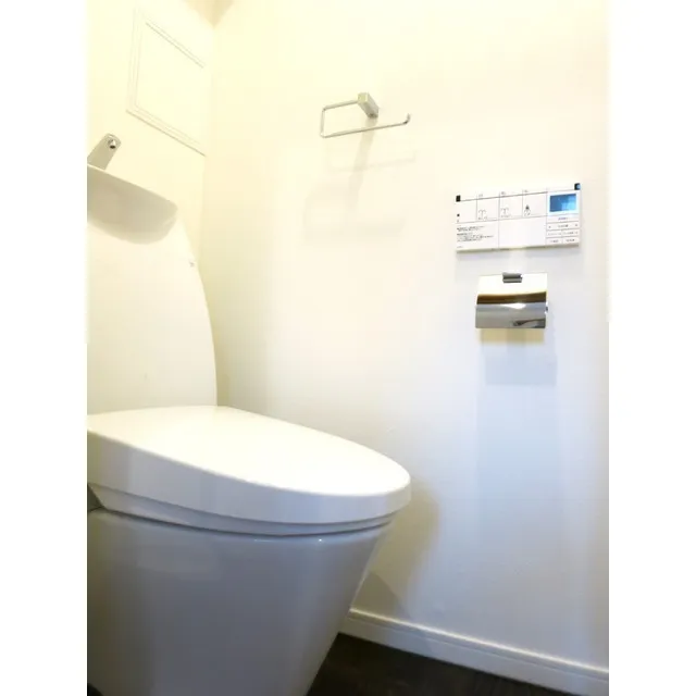 Laurier Ginza - Interior - ["Toilet seat", "Toilet", "Bathroom"]