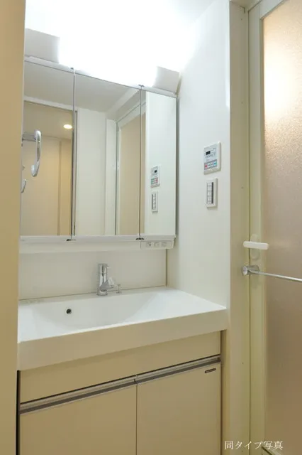 Eminence Takanawadai - Interior - ["Bathroom", "Room", "Property"]