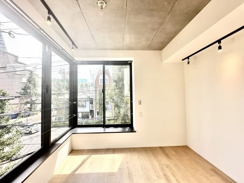 Trias111 - Interior - ["Flooring", "Wood", "Ceiling"]