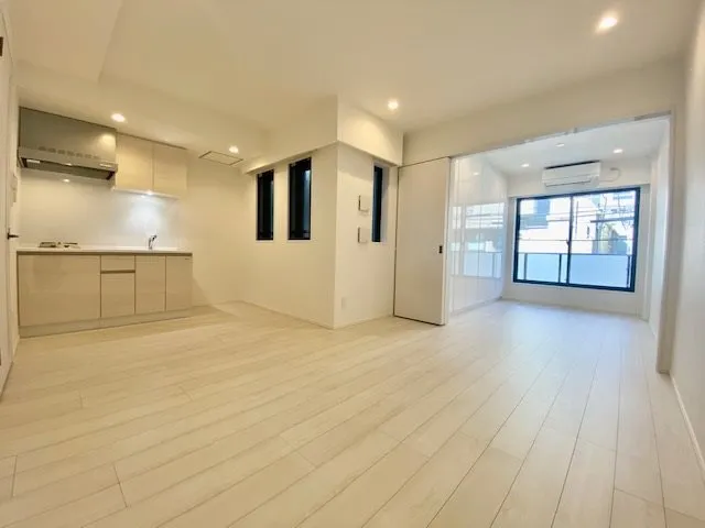 La Class Yotsuya - Interior - ["Window", "Wood", "Fixture"]
