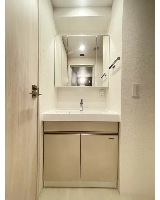 Due Oku - Interior - ["Flooring", "Interior design", "Floor"]