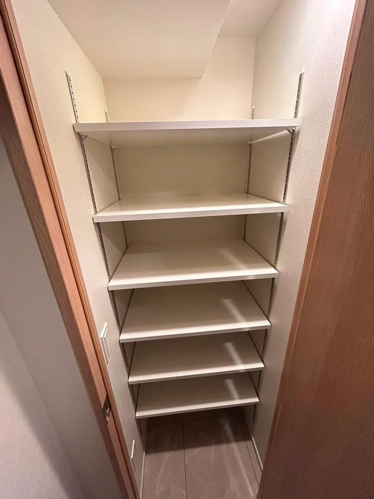 Lefon Progres Shimura Sakaue - Interior - ["Wood", "Shelving", "Wood stain"]