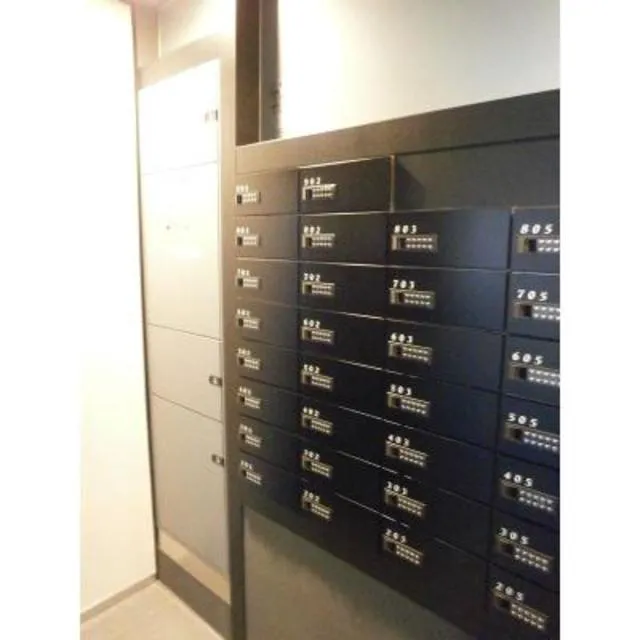 The Magnolia Garden Ebisu - Exterior - Mailboxes / Parcel lockers