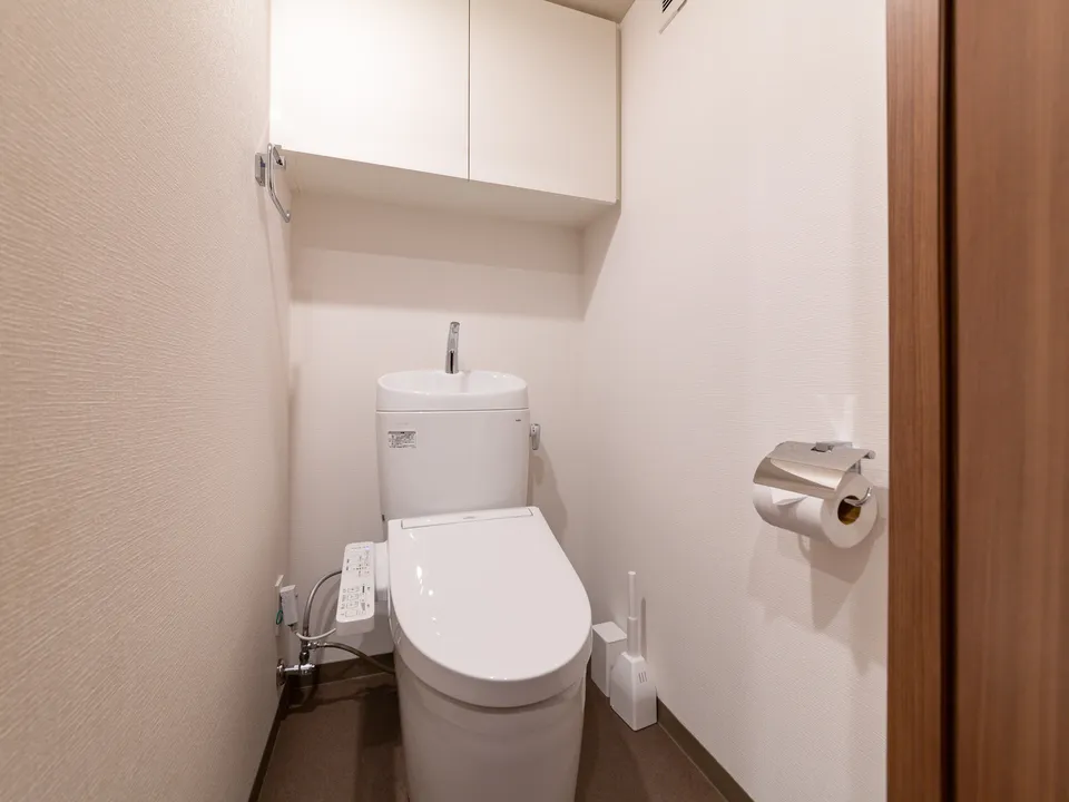 Hmlet Higashi-Shinjuku - Interior - ["Toilet seat", "Bathroom", "Plumbing fixture"]