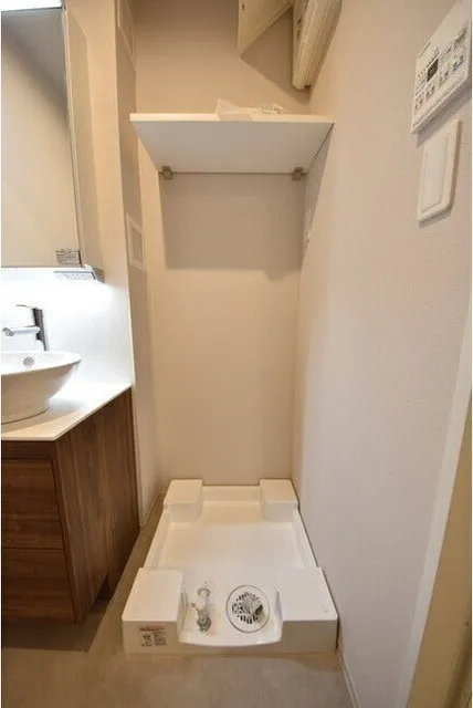 Memora Ikebukuro - Interior - ["Flooring", "Floor", "Plumbing fixture"]
