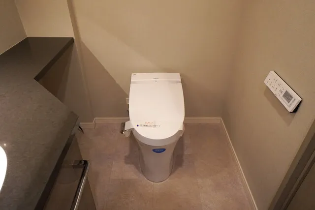 Sangubashi Mansion - Interior - ["Toilet seat", "Toilet", "Bathroom"]