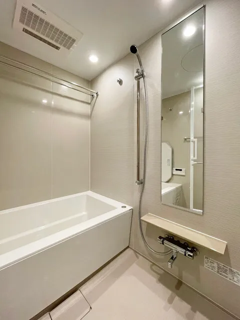 ORSUS Akabane East - Interior - ["Plumbing fixture", "Building", "Shower head"]
