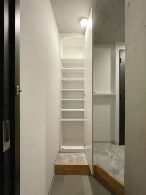 Destino Residencia Arakawa - Interior - ["Wall", "Wood", "Flooring"]