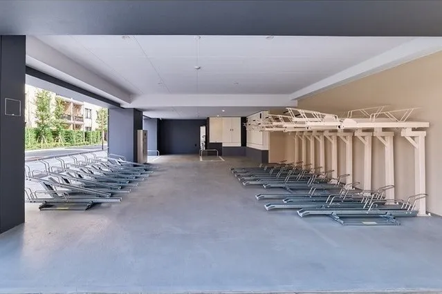Due Oku - Other - ["Flooring", "Floor", "Aluminium"]