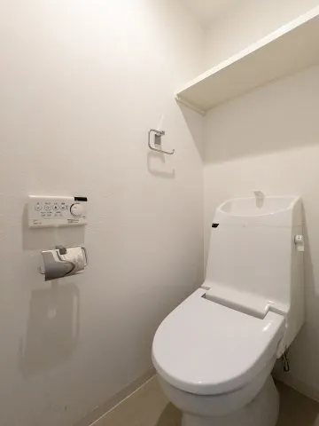 Garden Meguro - Interior - ["Plumbing fixture", "Toilet seat", "Toilet"]