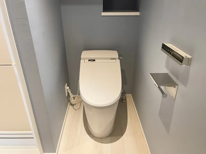 Log Hatsudai - Interior - ["Toilet seat", "Plumbing fixture", "Toilet"]