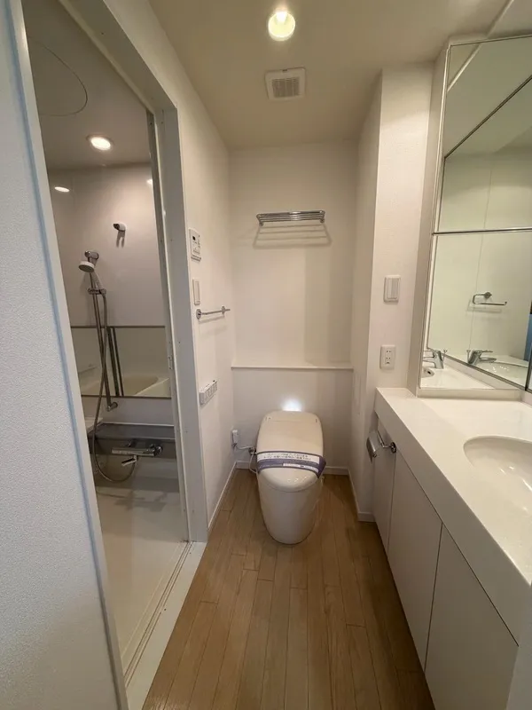 Grace Court Shirokane - Interior - ["Flooring", "Plumbing fixture", "Floor"]
