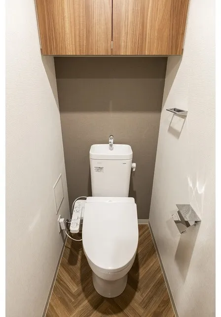 Comforia Live Negishi Nichome - Interior - ["Toilet seat", "Toilet", "Plumbing fixture"]