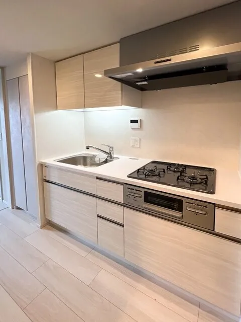 Royal Parks Ariake - Interior - ["Kitchen", "Major appliance", "Flooring"]