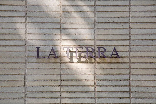 LA TERRA - Exterior - ["Wall", "Beige", "Font"]