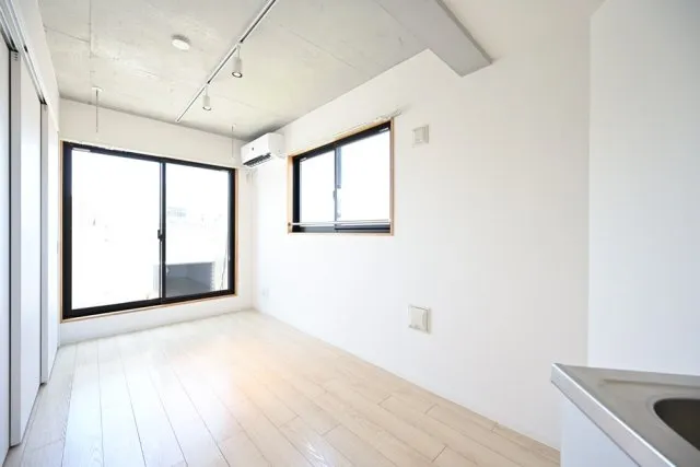 Carouge Kanamecho - Interior - ["Ceiling", "Flooring", "Floor"]