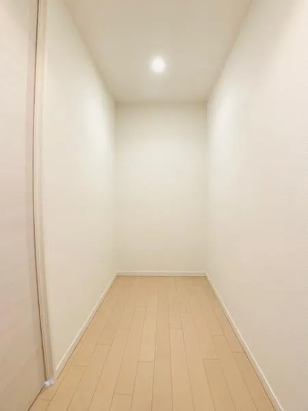 Brillia Ist Sangenjaya Blossom Terrace - Interior - ["Building", "Fixture", "Wood"]