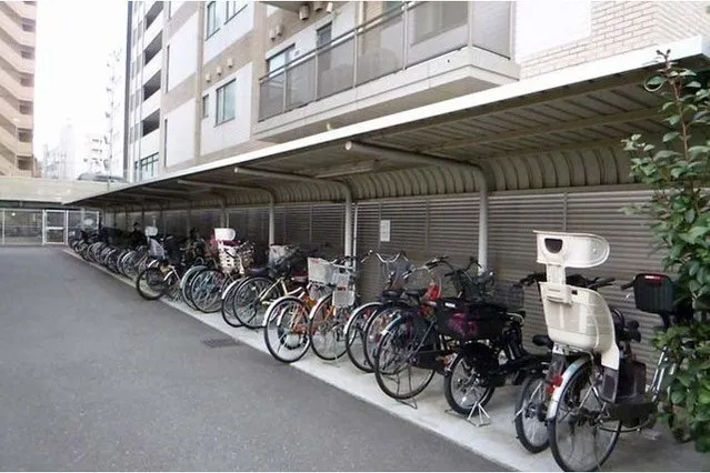 House Tao Li - Other - ["Bicycle", "Bicycle tire", "Bicycle frame"]
