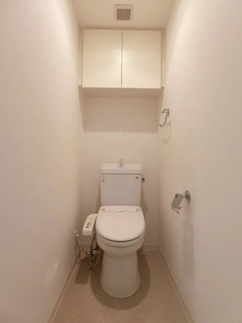Hongo A-One Todaimae - Interior - ["Toilet seat", "Plumbing fixture", "Flooring"]