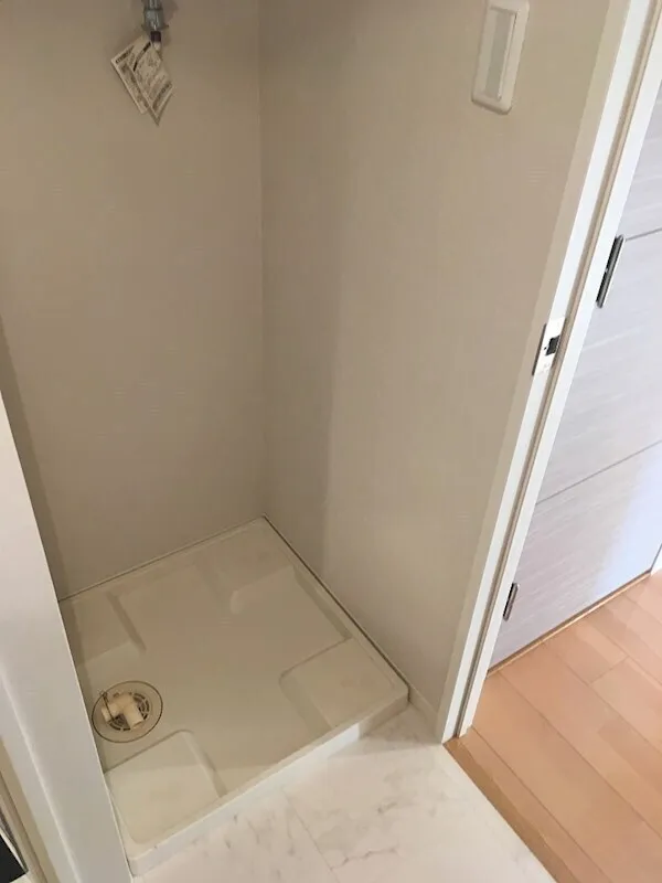 Estime Maison Akabane - Interior - Indoor washing machine storage