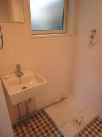 Y Square - Interior - ["Plumbing fixture", "Flooring", "Floor"]