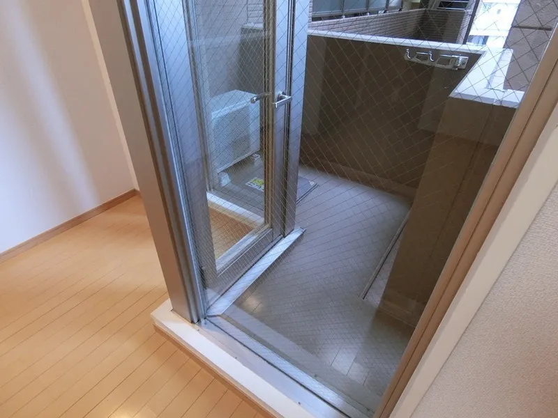Cross Residence Kamata - Interior - ["Flooring", "Floor", "Composite material"]