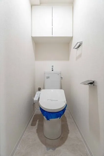LUMIEC BUNKYO SENGOKU - Interior - ["Toilet seat", "Toilet", "Plumbing fixture"]