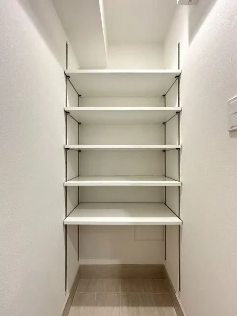 Comforia Liv Nagafukucho - Interior - ["Shelving", "Flooring", "Shelf"]