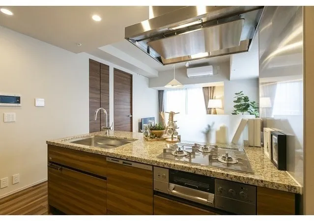Tokyo Port City Takeshiba Residence Tower - Interior - ["Interior design", "Flooring", "Ceiling"]