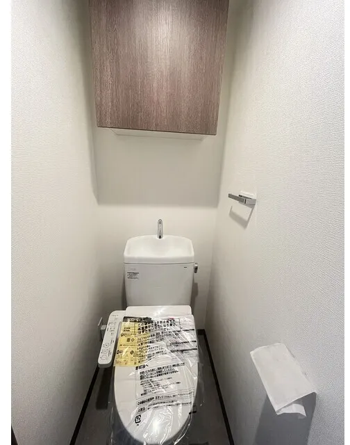 Comfortia Liv Itabashi Honcho - Interior - ["Toilet seat", "Flooring", "Floor"]