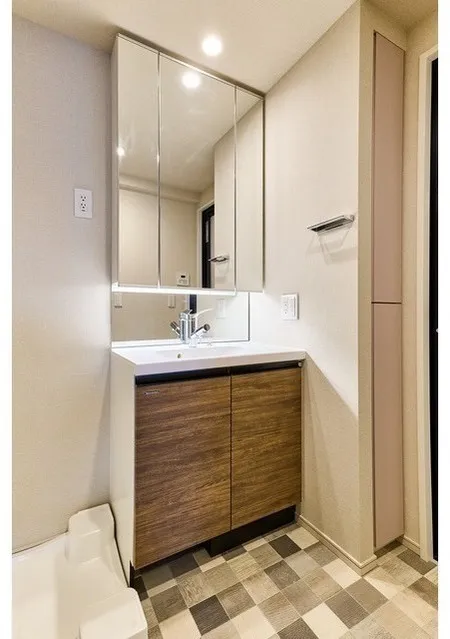 Comforia Liv Monzen-Nakacho East - Interior - ["Flooring", "Plumbing fixture", "Floor"]