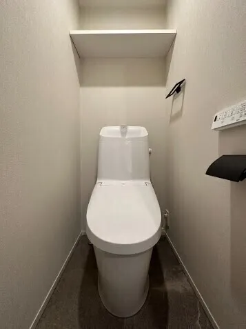 THEATER COURT HONKOMAGOME - Interior - ["Toilet seat", "Toilet", "Flooring"]
