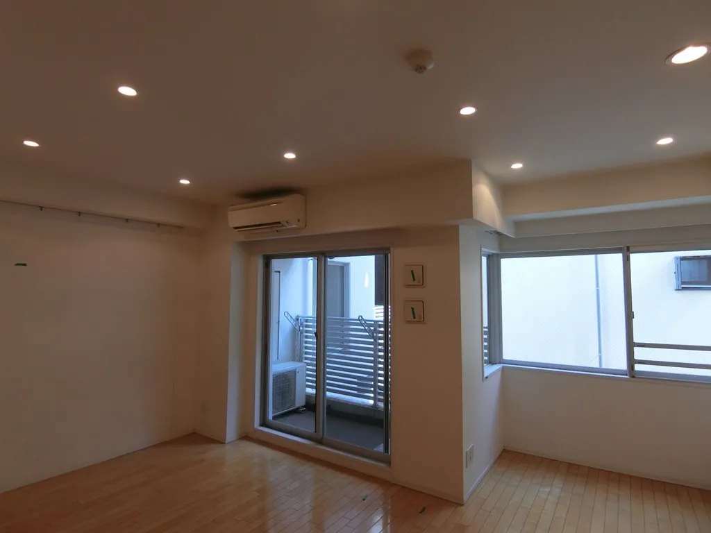 Residence Shirokane Colore - Interior - ["Window", "Fixture", "Building"]