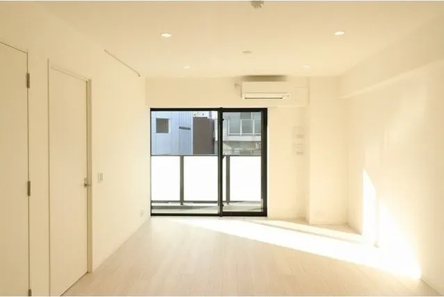JP Noie Ebisu West - Interior - ["Building", "Window", "Fixture"]