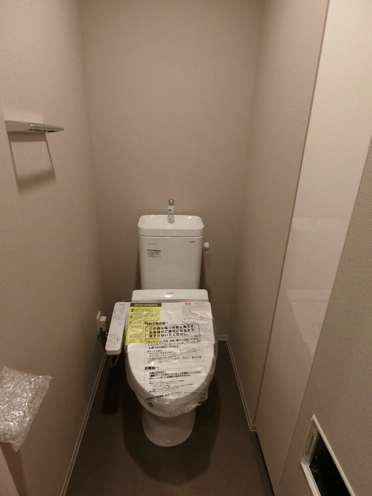 Le Fon Blanche Shinagawa Minamioi - Interior - ["Toilet seat", "Toilet", "Plumbing fixture"]