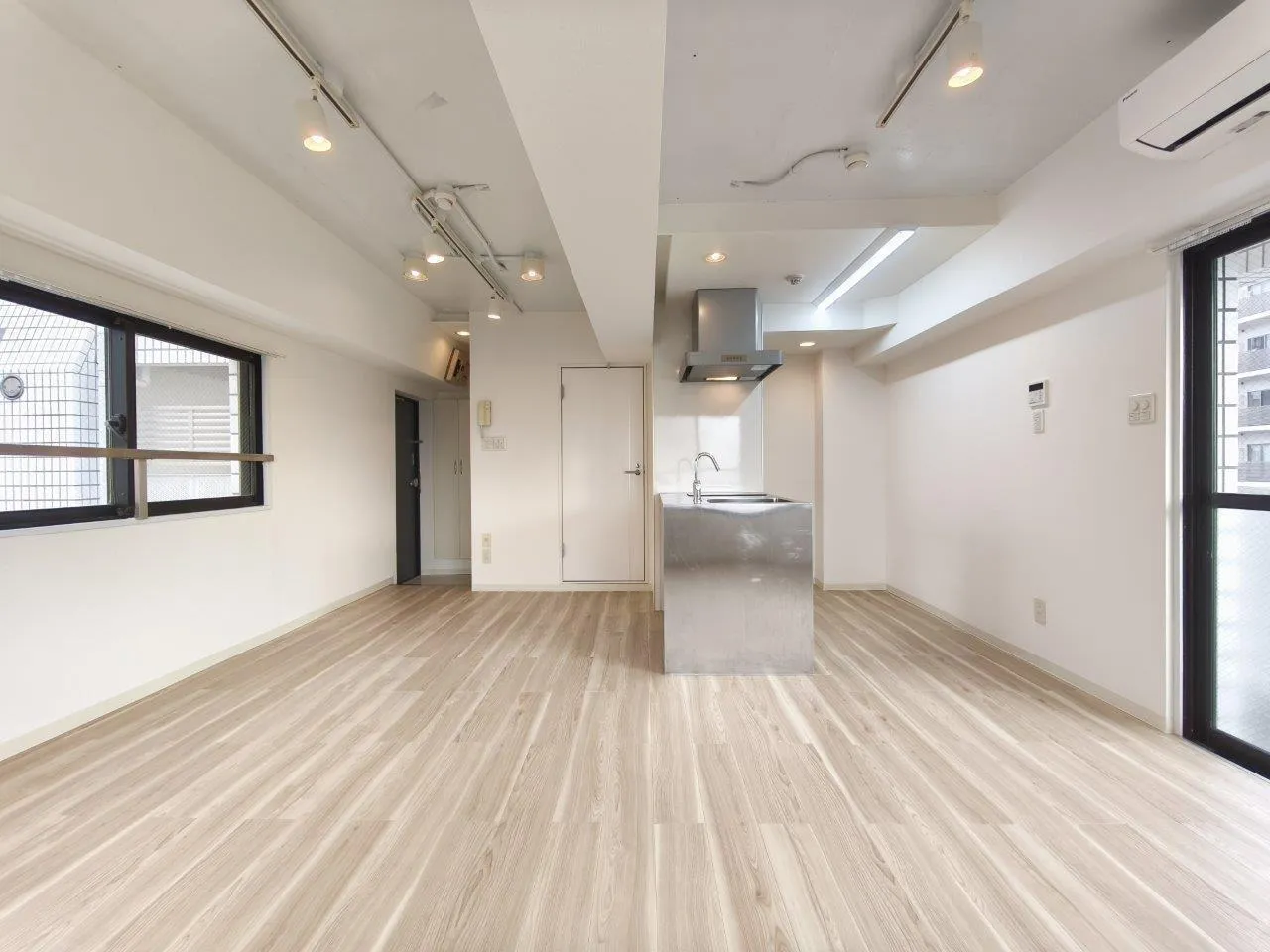 ONE ROOF FLAT NISHIWASEDA - Interior - ["Wood", "Ceiling", "Flooring"]