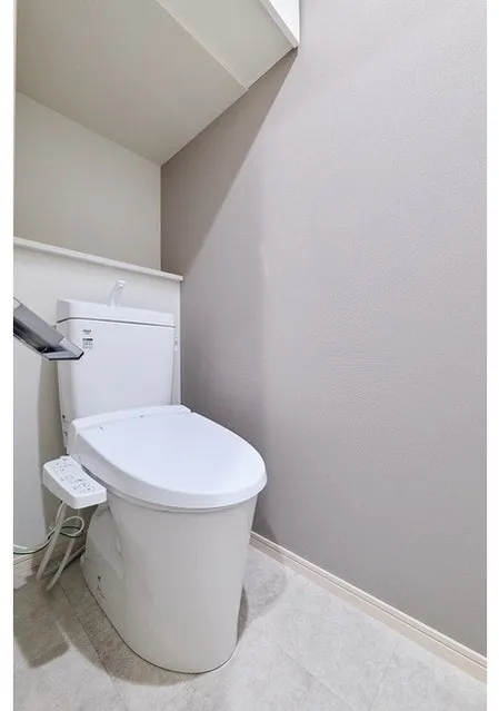 Gran Casa Hikifune II - Interior - ["Toilet seat", "Plumbing fixture", "Toilet"]