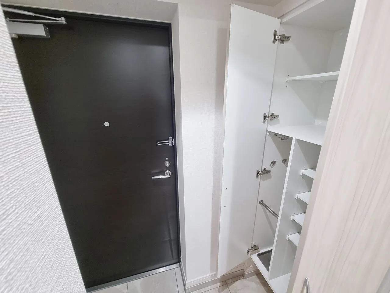 Mynavi STAY Hon-Haneda - Interior - ["Wood", "Flooring", "Floor"]
