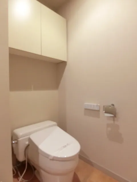 Park Habio Sutengumae - Interior - ["Toilet seat", "Toilet", "Bathroom"]