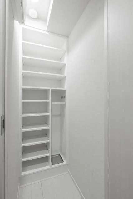 Urban Core Hatanodai - Interior - ["Flooring", "Ceiling", "Grey"]