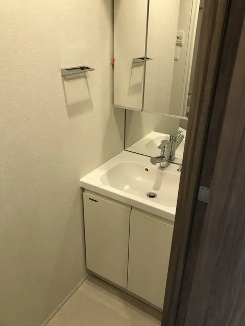 One Roof Residence Shin-Okachimachi - Interior - ["Mirror", "Sink", "Bathroom sink"]