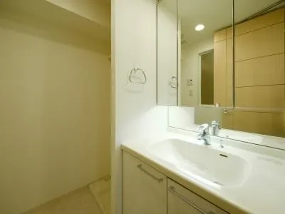 Spacia Sangenjaya No.2 - Interior - ["Mirror", "Bathroom cabinet", "Tap"]