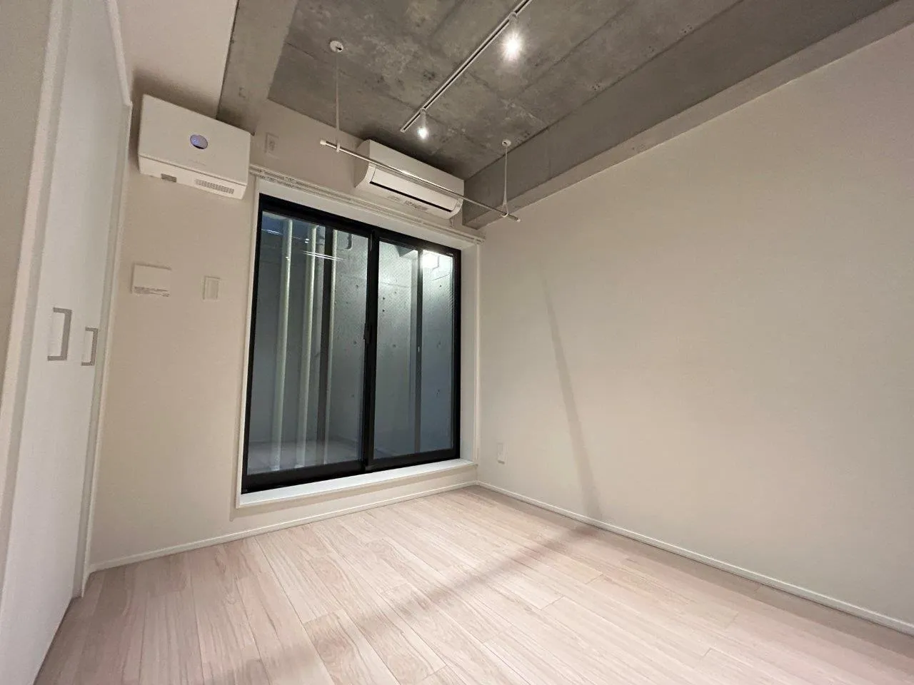 LiveFlat Higashi Koenji II - Interior - ["Ceiling", "Flooring", "Floor"]