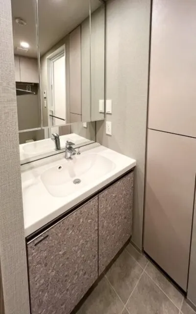 Royal Parks Ariake - Interior - ["Flooring", "Floor", "Bathroom cabinet"]