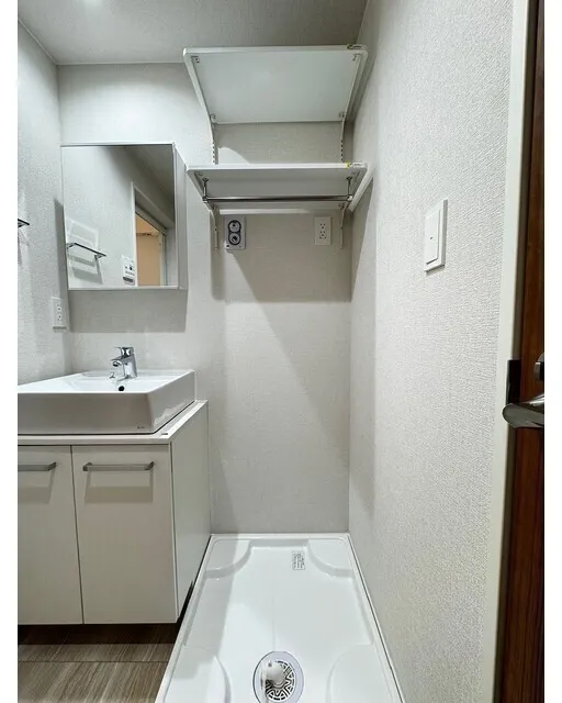 Well Square Hatagaya - Interior - ["Plumbing fixture", "Flooring", "Floor"]