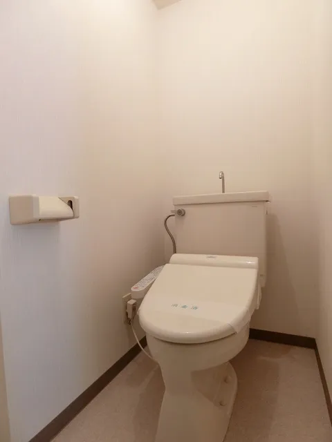 Asahi Izumi Mansion - Interior - ["Toilet seat", "Toilet", "Bathroom"]