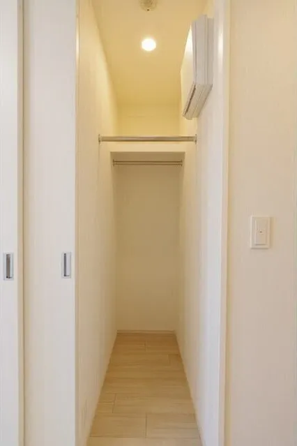 Comforia Morishita South - Interior - ["Fixture", "Wood", "Building"]