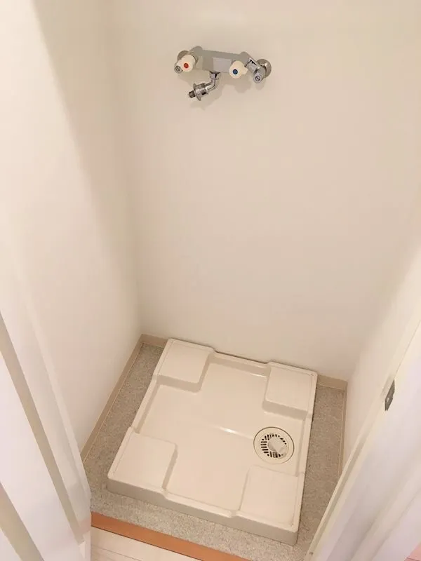 Minamiazabu West - Interior - Indoor washing machine storage
