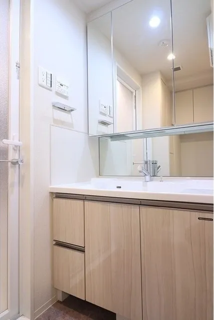 Comforia Takinogawa - Interior - ["Tap", "Countertop", "Cabinetry"]