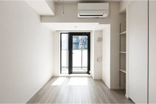 La Sante Ueno - Interior - ["Fixture", "Rectangle", "Hall"]